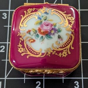 Victorian Pink and Gold Jewelry Organizer